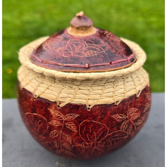 Bee-autiful Handmade Carved Woven Lidded Gourd Bee Themed Cranberry Red - Picture 3 of 14